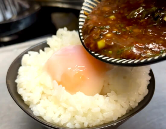 〆のバカ飯温玉ご飯